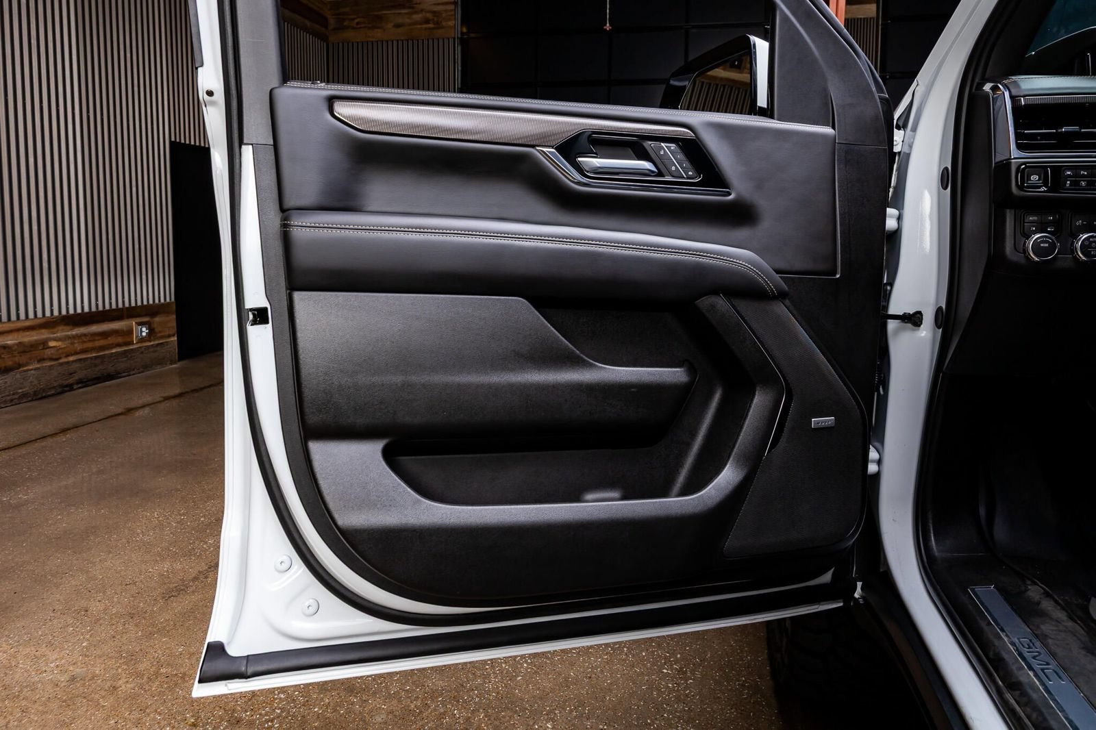 Used 2026 GMC Yukon Elevation w/ LPO, Floor Liner Package AWD/4WD image 33