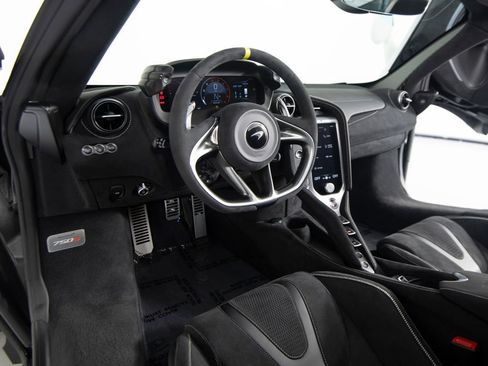 Used 2024 McLaren 750S Spider RWD image 14