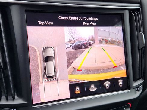 Used 2023 Maserati Levante Trofeo image 23