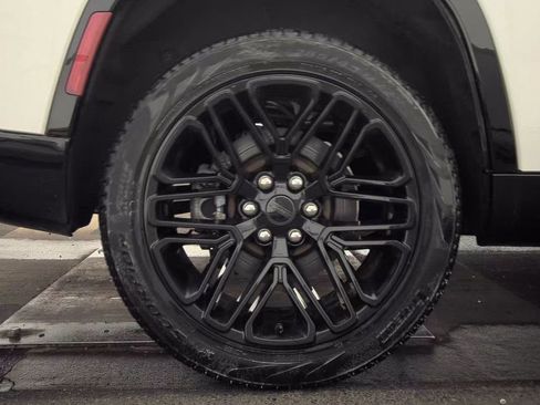 Used 2025 Jeep Wagoneer Series II w/ Premium Group I image 6