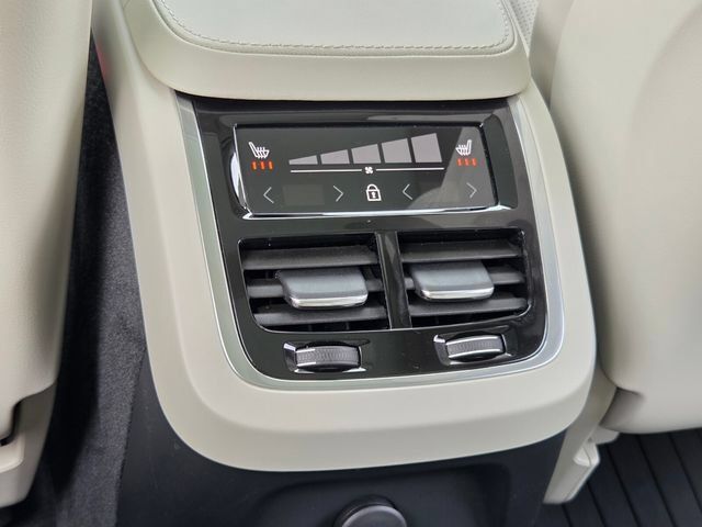 Used 2023 Volvo XC90 T8 Ultimate w/ Protection Package Premier AWD/4WD image 16
