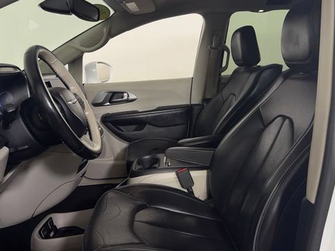 Used 2019 Chrysler Pacifica Limited FWD image 15