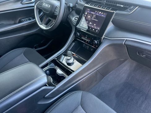 Certified 2023 Jeep Grand Cherokee Laredo w/ Luxury Tech Group I AWD/4WD image 17