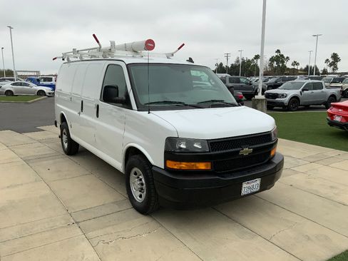Used 2018 Chevrolet Express 2500 image 4
