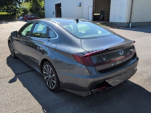 Used 2022 Hyundai Sonata Limited w/ Winter Weather Package FWD image 5
