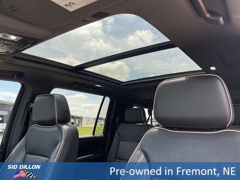 Used 2021 Chevrolet Suburban Premier w/ Premium Package image 11