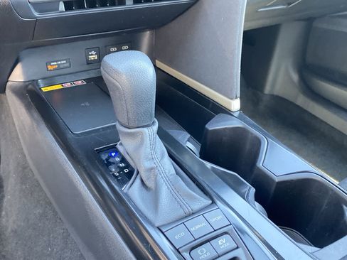 Used 2025 Toyota Camry LE image 32