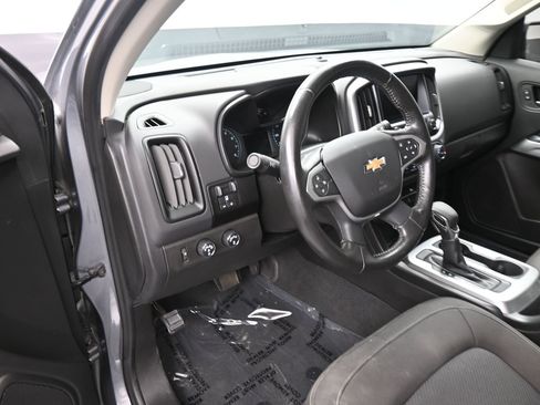 Used 2022 Chevrolet Colorado LT w/ LT Convenience Package AWD/4WD image 12
