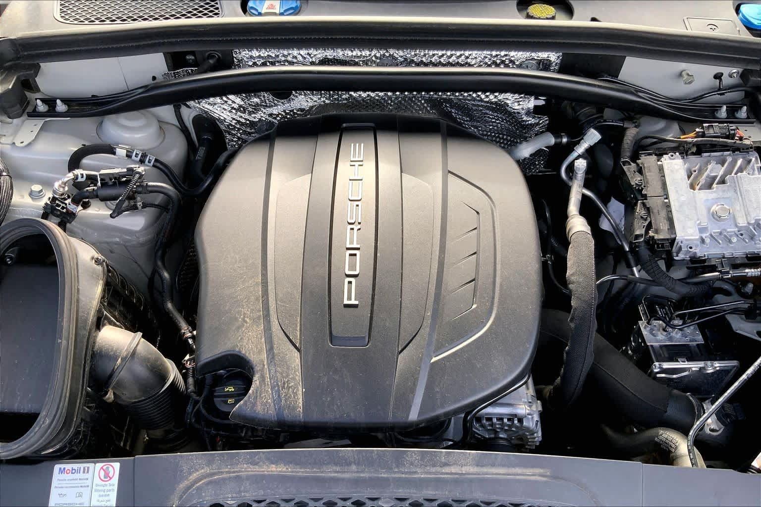 Used 2019 Porsche Macan AWD/4WD image 31