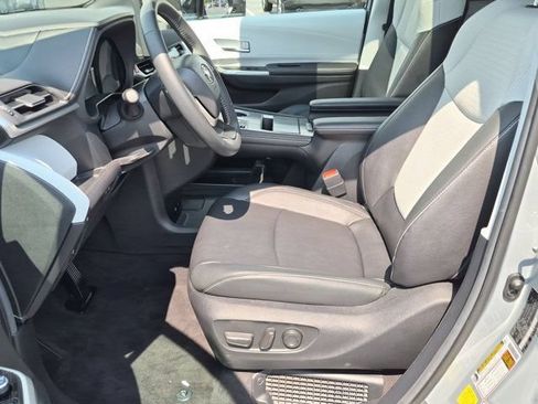 Certified 2025 Toyota Sienna XSE AWD/4WD image 9