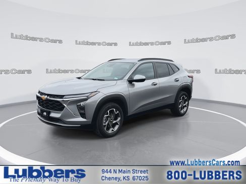 Used 2025 Chevrolet Trax LT w/ LT Convenience Package FWD image 4