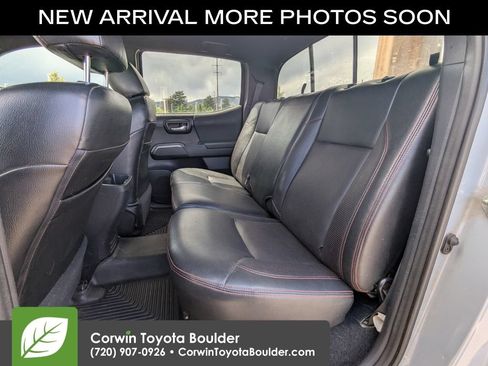 Used 2018 Toyota Tacoma TRD Off-Road w/ Technology Package AWD/4WD image 11