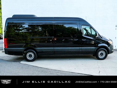 Used 2025 Mercedes-Benz Sprinter 2500 image 2