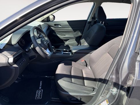 Used 2024 Nissan Altima 2.5 SV image 10