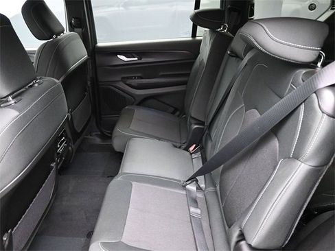 New 2025 Jeep Grand Cherokee L Laredo image 17
