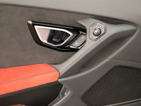 Used 2022 Lamborghini Huracan EVO image 19