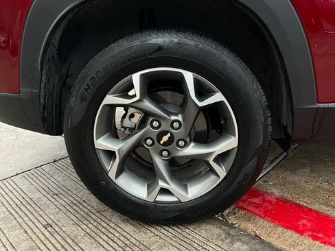 Used 2025 Chevrolet Trax LT image 9