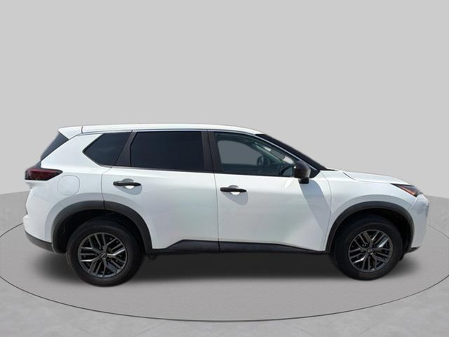 Used 2024 Nissan Rogue S FWD image 2