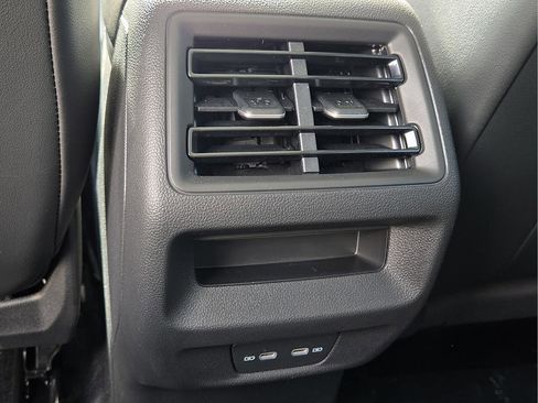 New 2026 Volkswagen Tiguan SE FWD image 12