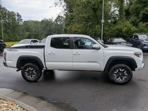 Used 2023 Toyota Tacoma TRD Off-Road image 2
