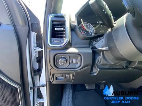 Used 2025 RAM 1500 Laramie AWD/4WD image 35
