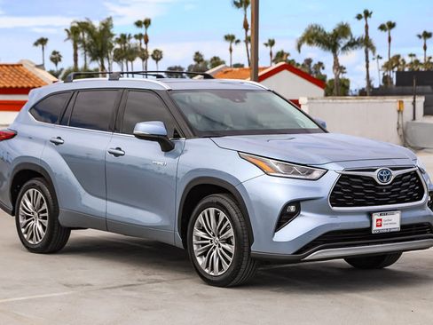 Certified 2021 Toyota Highlander Platinum FWD image 5