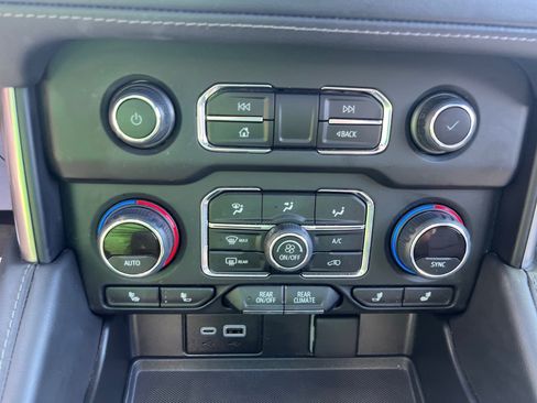 Used 2024 Chevrolet Tahoe Z71 w/ Z71 Off-Road Package AWD/4WD image 34