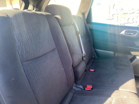 Used 2016 Nissan Pathfinder S image 14