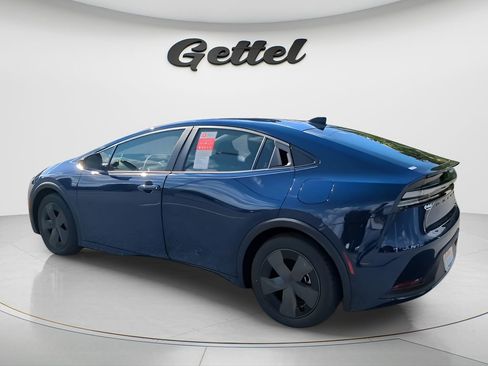New 2026 Toyota Prius Plug-In Hybrid FWD image 6
