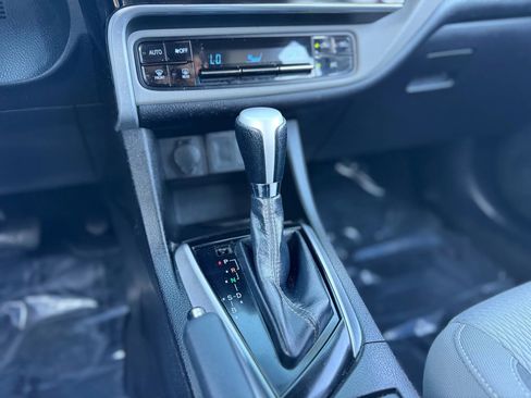 Used 2018 Toyota Corolla LE image 29