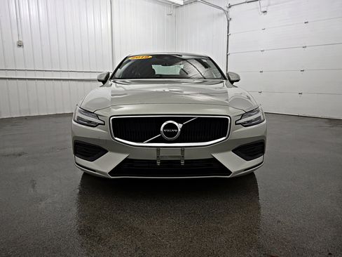 Used 2019 Volvo S60 T6 Momentum w/ Multimedia Package image 21