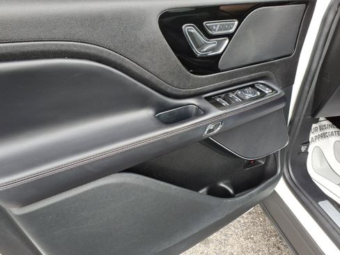 Used 2023 Lincoln Aviator AWD w/ Premium Package image 12