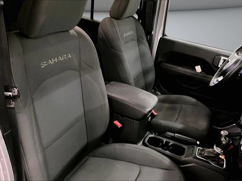 Used 2019 Jeep Wrangler Unlimited Sahara AWD/4WD image 30