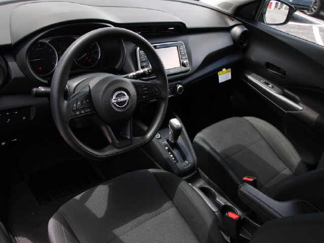 Used 2025 Nissan Kicks Play S FWD image 4