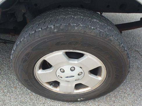 Used 2007 Ford F150 STX RWD image 14