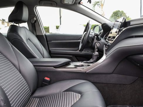 Used 2023 Toyota Camry SE image 16