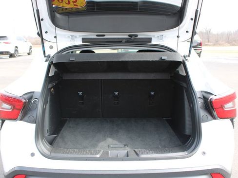 Used 2025 Chevrolet Trax LT w/ LT Convenience Package image 16