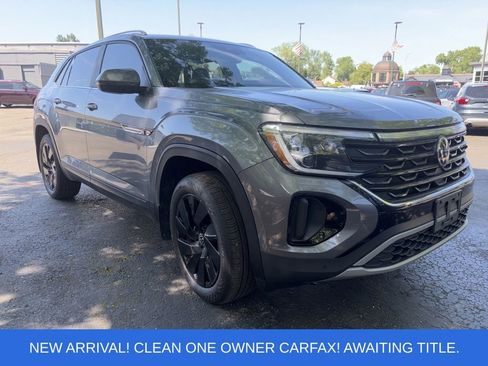 Used 2024 Volkswagen Atlas Cross Sport SE w/ Panoramic Sunroof Package FWD image 8