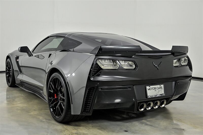 Used 2016 Chevrolet Corvette Z06 w/ 3LZ Preferred Equipment Group RWD image 7