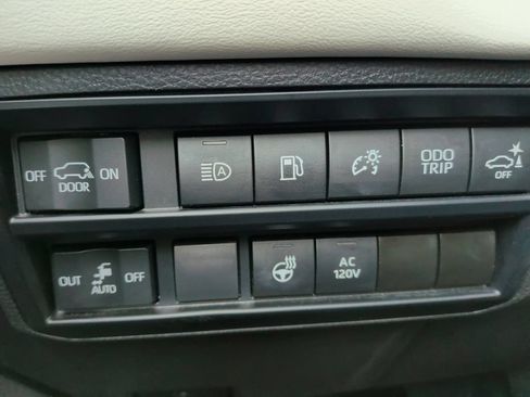 Used 2023 Toyota Sequoia Capstone AWD/4WD image 27