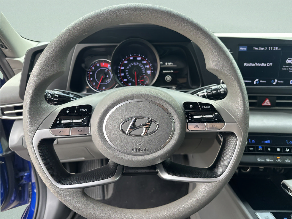 Used 2023 Hyundai Elantra SEL w/ Winter Weather Package FWD image 15