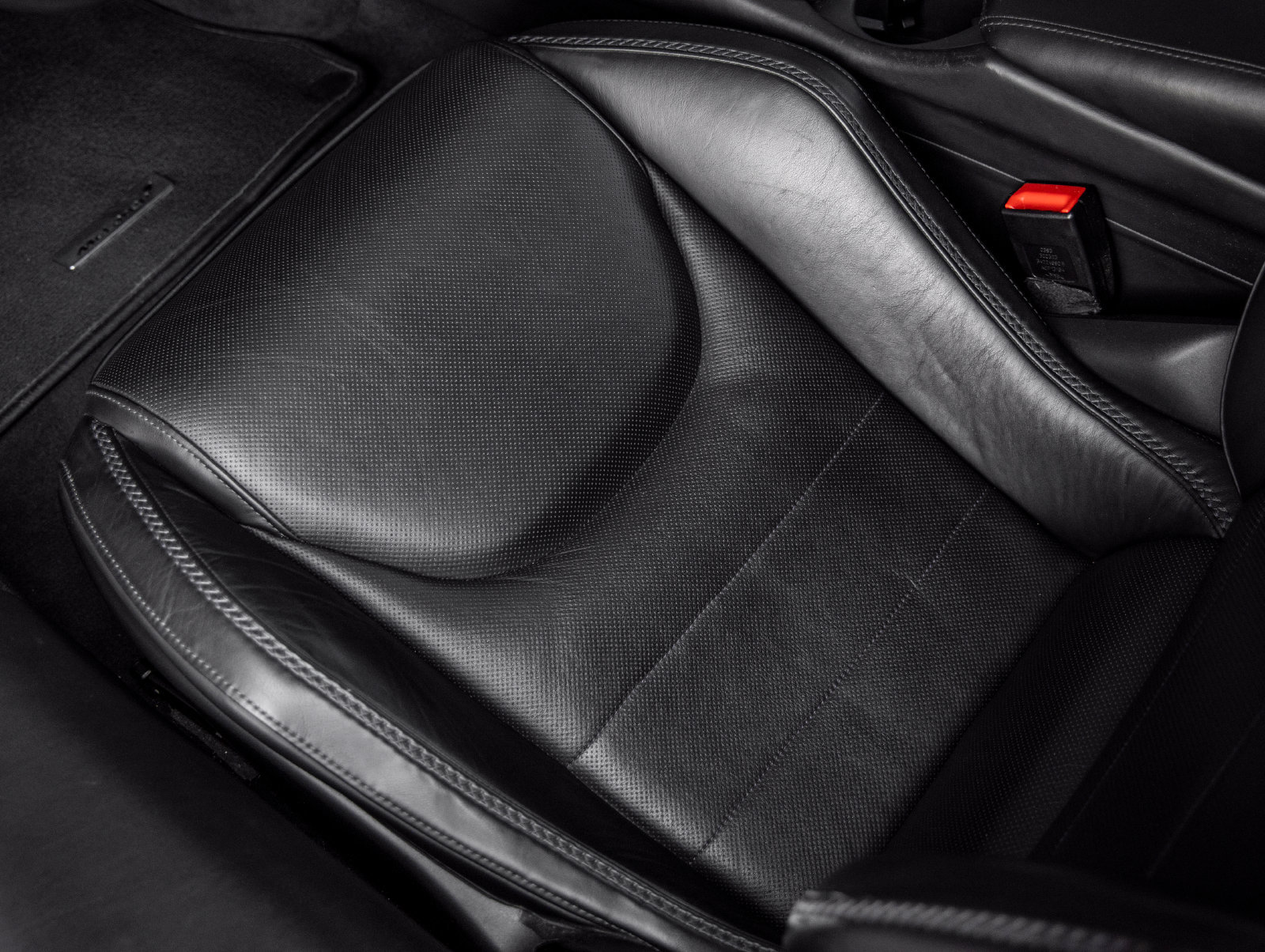 Used 2022 McLaren GT RWD image 23