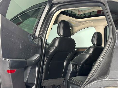 Used 2020 Ford Escape Titanium image 10