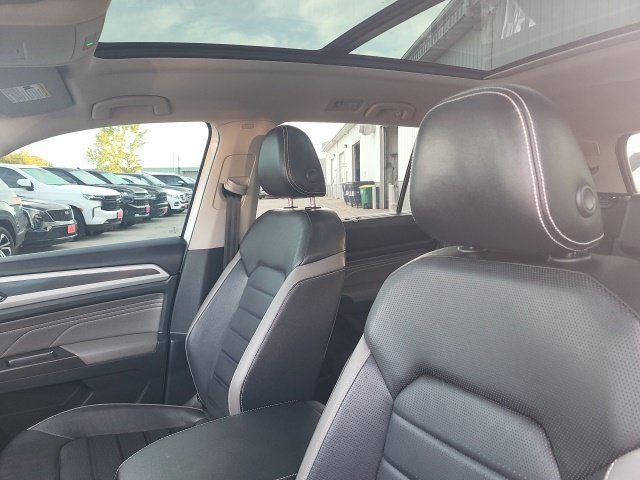 Used 2023 Volkswagen Atlas SEL Premium R-Line AWD/4WD image 16