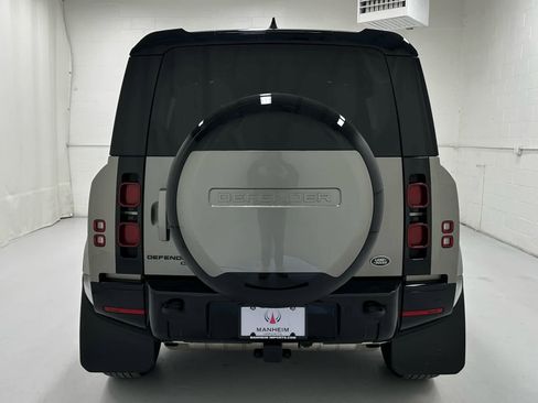 Used 2023 Land Rover Defender 110 X-Dynamic SE image 7