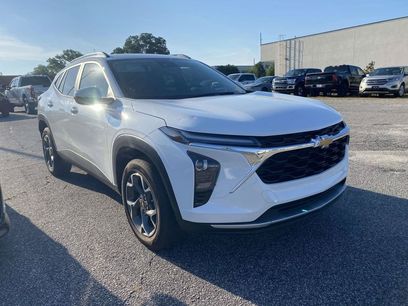 Used 2025 Chevrolet Trax LT w/ Driver Confidence Package