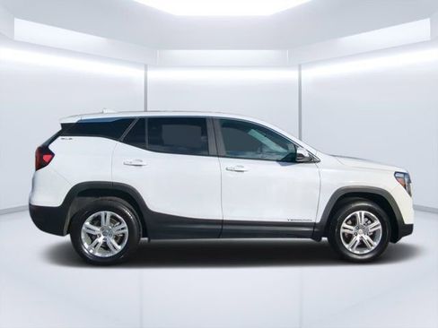 Used 2024 GMC Terrain SLE AWD/4WD image 2