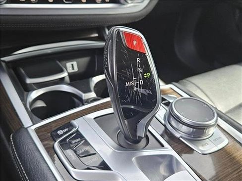 Used 2018 BMW 740e xDrive AWD/4WD image 15