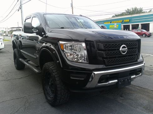 Used 2021 Nissan Titan SV w/ SV Convenience Package AWD/4WD image 15