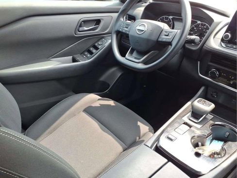 Used 2025 Nissan Rogue S FWD image 10